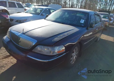 2006 Lincoln Town Car Signature Limited z USA, uszkodzony, nr VIN 1LNHM82V06Y614115